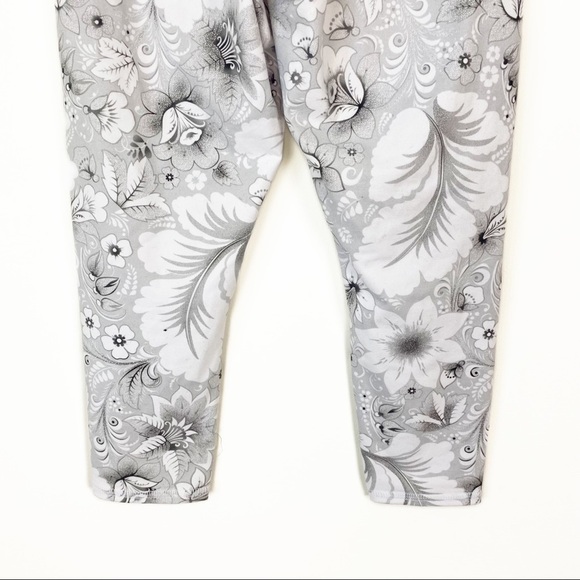 EVOLUTION AND CREATION High Waisted Hi Rise Cropped Leggings White Grey Floral M - Picture 7 of 9
